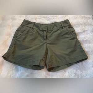 J. Crew Green Flat Front Shorts Size 00 Light Olive Sage Neutral Preppy Classic